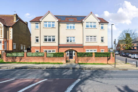 Bright and airy two bedroom apartment on Shooters
