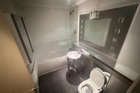 BATHROOM.jpeg