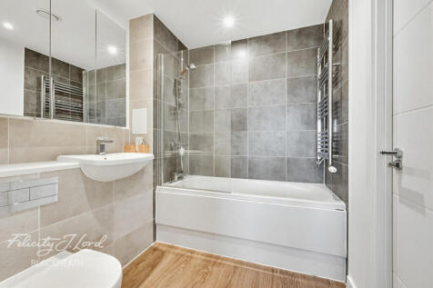 1 bed, 1 bath Apartment in London - Photo 5