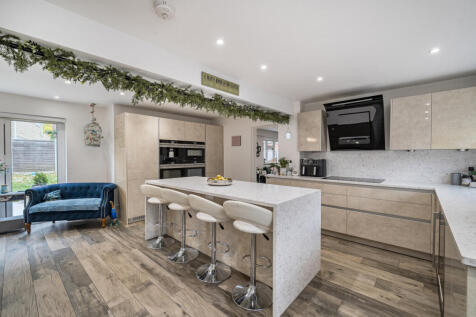 1370449-6-68f2630...