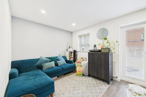 LOUNGE/DINING AREA/KITCHEN