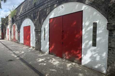 An empty arch with white lining