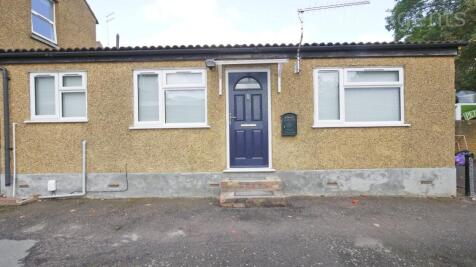 1-bed detached on High Street, Northwood, £1,350/mo