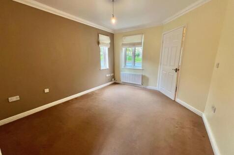Coppice Drive, Huddersfield photo 4