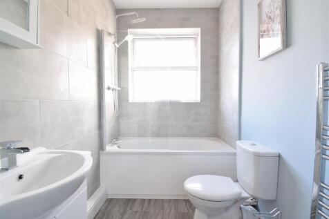 48 Lydgate Lane, Sheffield photo 4