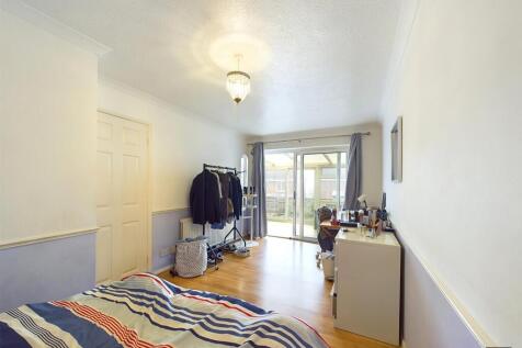 CAM02887G0-PR0352-STILL013.jpg