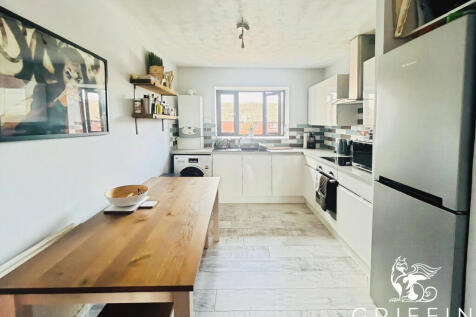 Teviot Avenue, Aveley, South Ockendon, RM15 photo 2