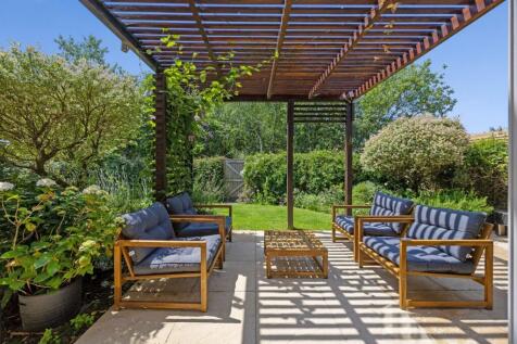 Rear Patio &amp; Garden