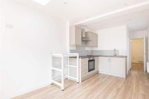 Kitchen / Lounge