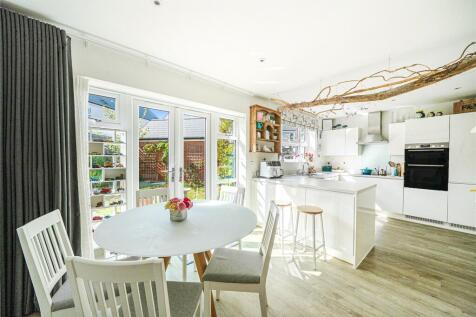 Dining/Kitchen