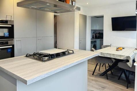 93 Kestrel kitchen d.jpeg