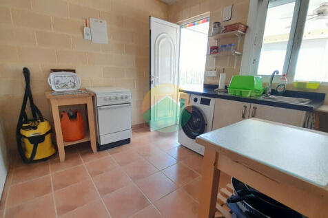 3 Bedroom Semi-Detached For Sale-PIN21-25