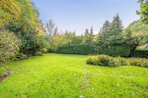 Rear garden 1 .jpg