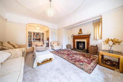 25044- 20 Arlington Drive_025.jpg