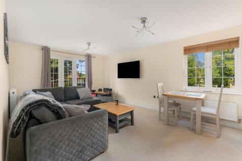 10 Janet Blunt House, Twyford -7.jpg