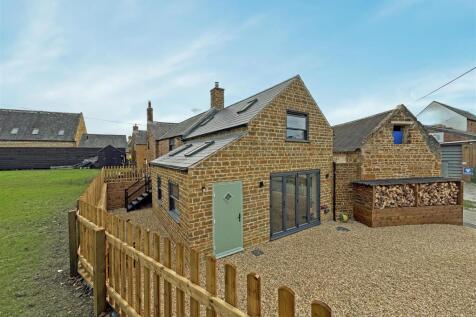 Main Street, Caldecott