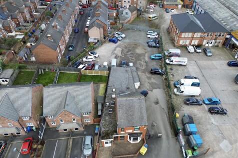 Compound - access from Pond Street (3)
