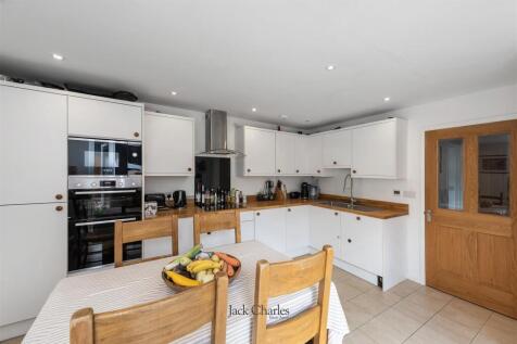 61 Shipbourne Rd, TN10 3DX 007.jpg