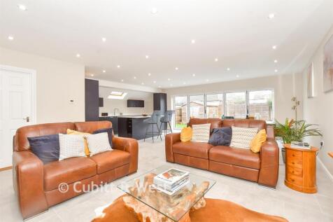 Lounge/ Kitchen/ Dining Area