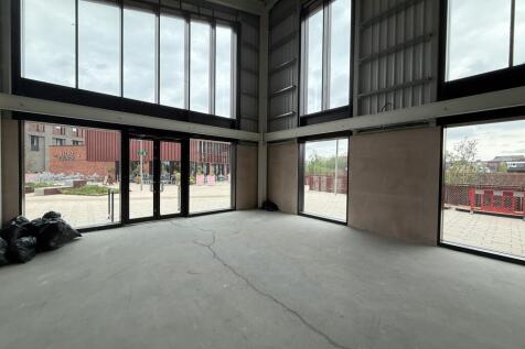 Retail Property (out of town) to rent Image 5