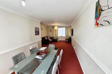 0cc48b31-Living 20Room 202.jpg