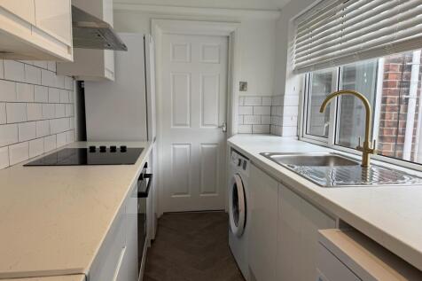 West End // Student House // Bills Inc // Sep 2027 photo 4