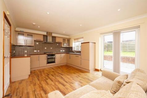 Barrow-in-furness, LA13 - property photo