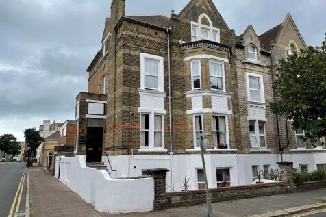 3-bed flat on Ingles Road, Folkestone, CT20, £1,295/mo