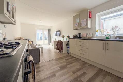 6-bed terraced on May Street, Cathays , £3,600/mo