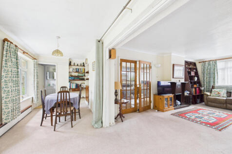 CAM01354G0-PR0584-STILL014