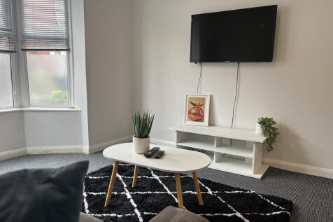 Gaunt St // 2 Bed // NOV 2026 photo 4