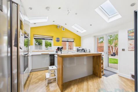 CAM04024G0-PR0029-STILL031