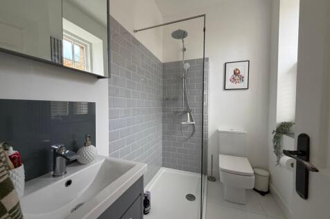 Ensuite to Bedroom 1