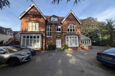 1 Manor Road - main entrance.jpg