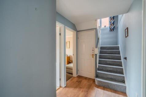 24 Larch Close-22.jpg