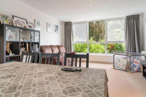 Hightrees, Queensmere Road, SW19 photo 4