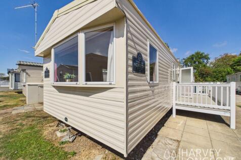 ABI Horizon exterior with side decking at Felixsto
