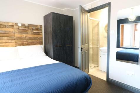 59 warburg crescent Room 2 2.JPG