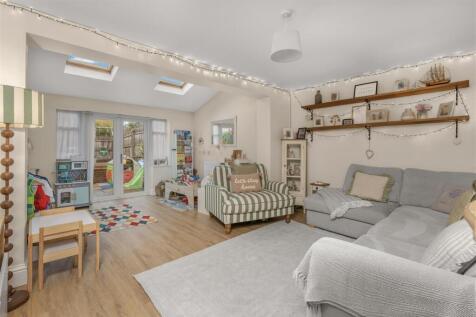 27 Nuffield Drive, Banbury-13.jpg