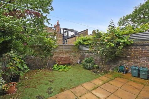 09-e001GCWT - GFF 121 Purves Road - Garden 2 -Orig