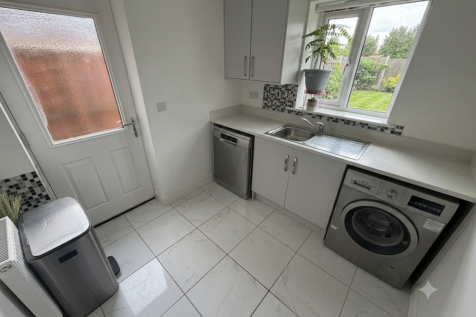 Keighley Close, MK10 9WP photo 5