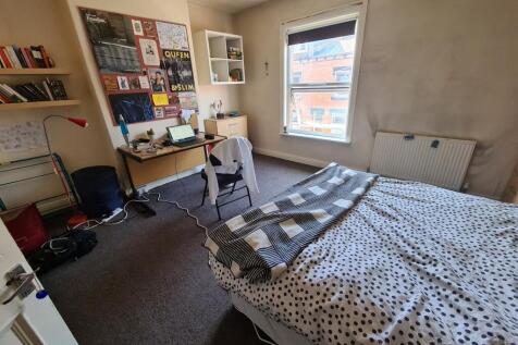 Cozy single bedroom featuring a comfortable bed...