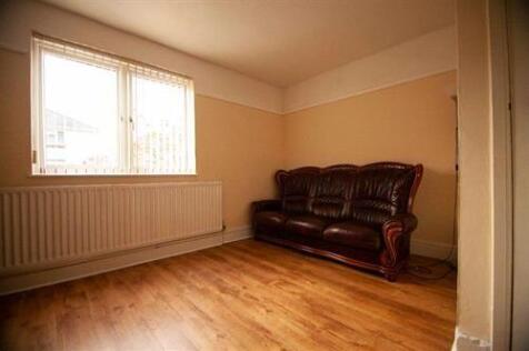 4-bed semi-detached on 11 Lee Road, CV31 3JG, £2,020/mo
