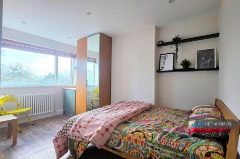 Room 2 (Top Floor) £760/Pcm