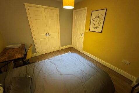 Room 4 to Wardrobe.jpg