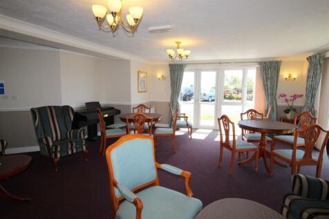 Lystra Court, 17 - Communal Lounge 2.JPG