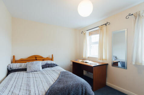 Goldfinch Close, Loughborough photo 3
