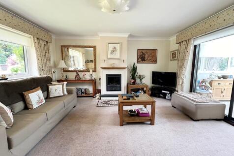 Lounge June