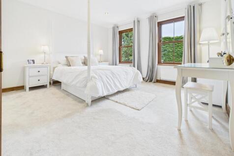 PRINCIPAL BEDROOM SUITE