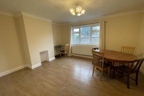 Shakespeare Square, Hainault, Ilford, Redbridge photo 3
